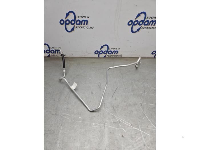 Luftkonditioneringsledning från en Ford Fiesta 7 1.0 EcoBoost 12V Hybrid 125 2022