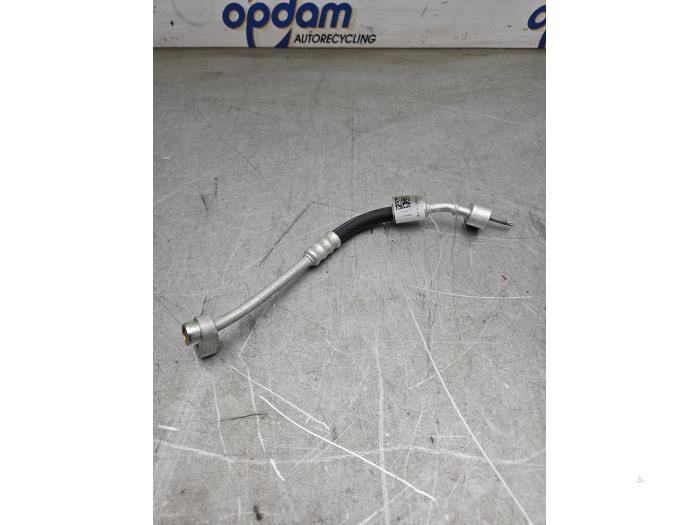 Luftkonditioneringsledning från en Ford Fiesta 7 1.0 EcoBoost 12V Hybrid 125 2022