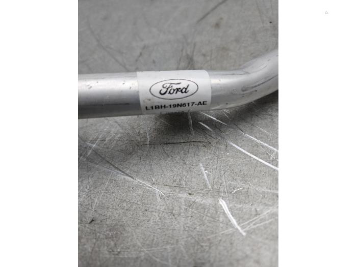 Luftkonditioneringsledning från en Ford Fiesta 7 1.0 EcoBoost 12V Hybrid 125 2022