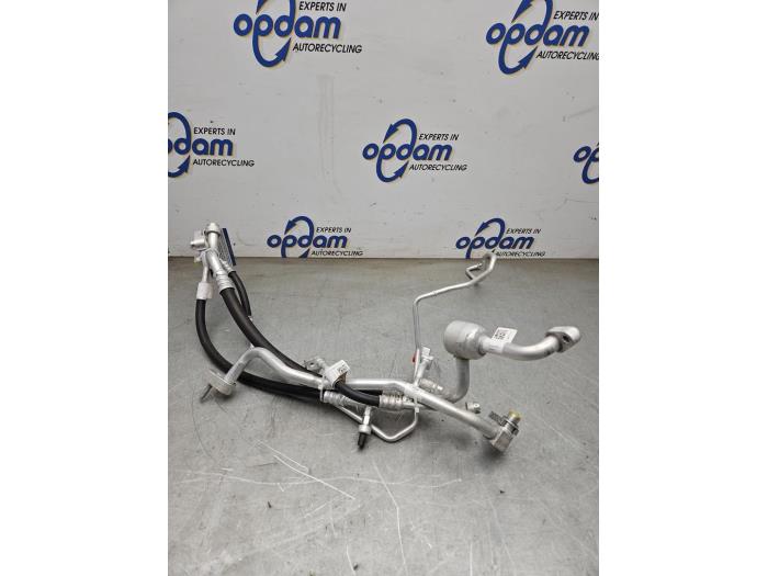 Luftkonditioneringsledning från en Ford Fiesta 7 1.0 EcoBoost 12V Hybrid 125 2022