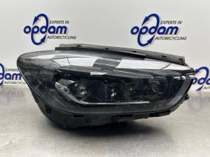 Begagnade Strålkastare, höger Mercedes B (W247) 1.3 B-250 e Turbo 16V Pris € 350,00 Marginaltabell erbjuds av Gebr Opdam B.V.