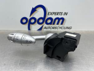 Gebruikte Pinker Schakelaar BMW Mini One/Cooper (R50) 1.6 16V Cooper Prijs € 35,00 Margeregeling aangeboden door Gebr Opdam B.V.