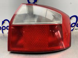 Gebruikte Achterlicht rechts Audi A4 (B6) 1.8 T 20V Prijs € 50,00 Margeregeling aangeboden door Gebr Opdam B.V.