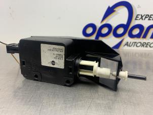 Gebruikte Motor Tankklepvergrendeling BMW Mini One/Cooper (R50) 1.6 16V Cooper Prijs € 25,00 Margeregeling aangeboden door Gebr Opdam B.V.