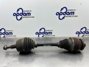 Gebruikte Aandrijfas links-voor Volkswagen Transporter T5 2.5 TDi PF Prijs € 100,00 Margeregeling aangeboden door Gebr Opdam B.V.