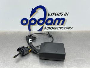 Używane Wtyk pasa bezpieczenstwa lewy tyl Citroen C4 Picasso (UD/UE/UF) 1.6 16V THP Sensodrive Cena € 25,00 Procedura marży oferowane przez Gebr Opdam B.V.