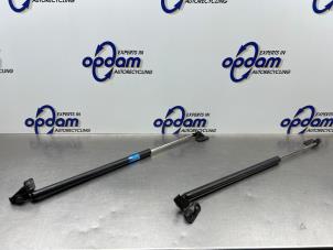 Begagnade Set med gasfjädrar, baklucka Opel Agila (A) 1.2 16V Pris € 25,00 Marginaltabell erbjuds av Gebr Opdam B.V.