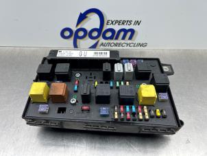 Begagnade Säkringsbox Opel Zafira (M75) 1.9 CDTI 16V Pris € 75,00 Marginaltabell erbjuds av Gebr Opdam B.V.