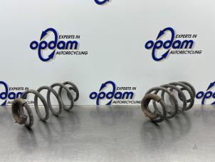 Gebruikte Schroefveer achter Renault Clio III Estate/Grandtour (KR) 1.2 16V TCE 100 Prijs € 40,00 Margeregeling aangeboden door Gebr Opdam B.V.