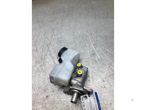 Begagnade Huvudcylinder Renault Clio IV (5R) 0.9 Energy TCE 90 12V Pris € 35,00 Marginaltabell erbjuds av Gebr Opdam B.V.