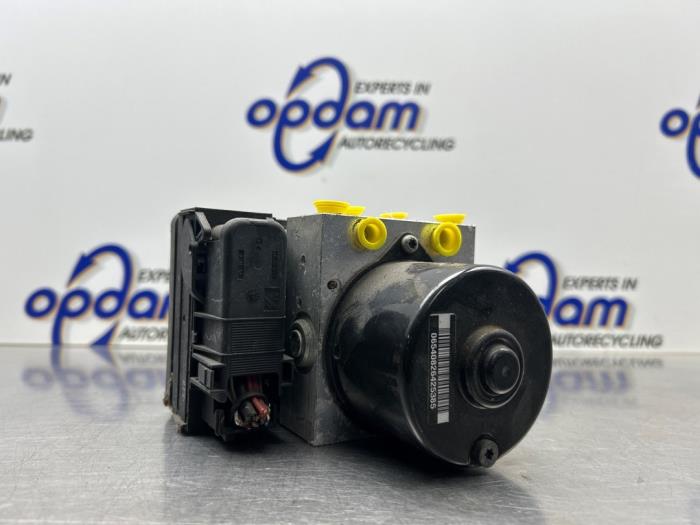 ABS Pomp van een Ford C-Max (DM2) 1.8 16V 2008