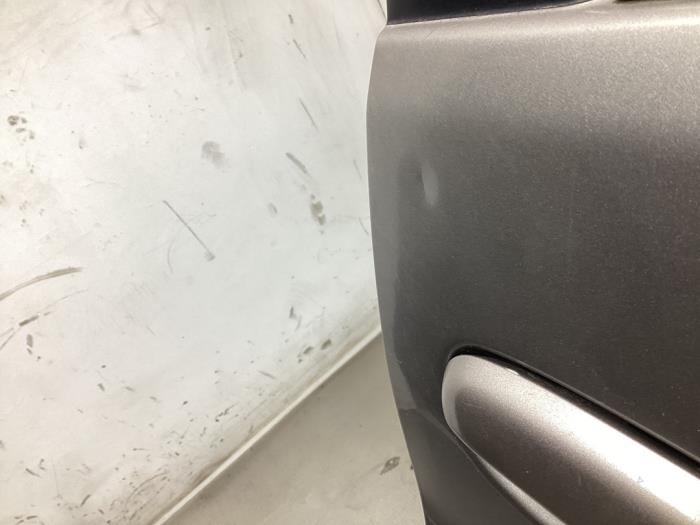 Portier 4Deurs rechts-achter van een Toyota Yaris Verso (P2) 1.3 16V 2004