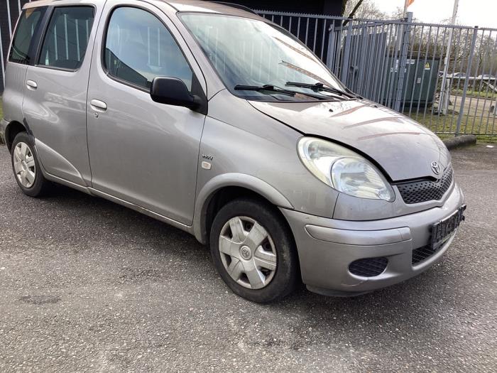 Portier 4Deurs rechts-achter van een Toyota Yaris Verso (P2) 1.3 16V 2004