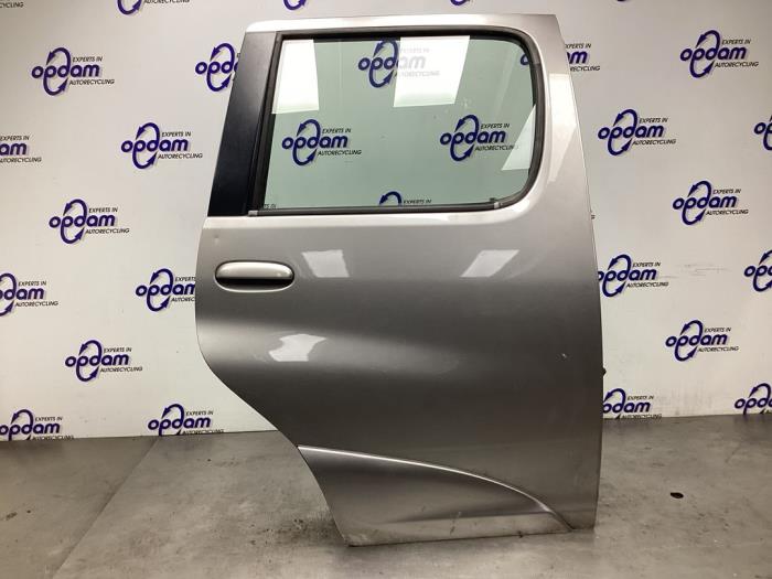 Portier 4Deurs rechts-achter van een Toyota Yaris Verso (P2) 1.3 16V 2004