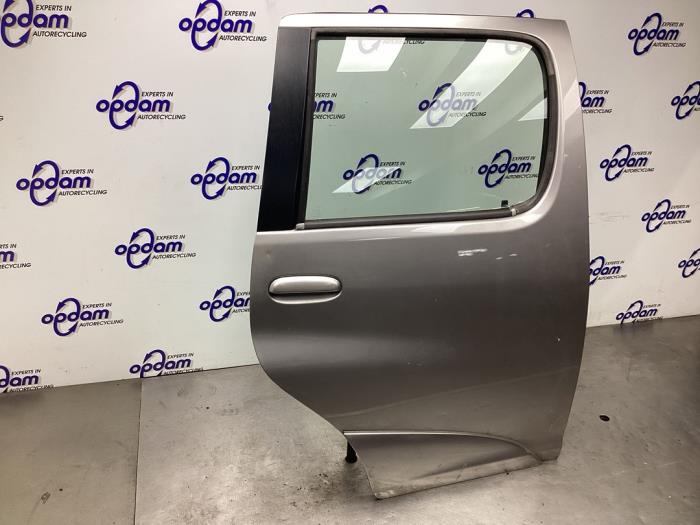 Portier 4Deurs rechts-achter van een Toyota Yaris Verso (P2) 1.3 16V 2004