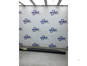 Gebruikte Dekzeil Bagageruimte Mercedes GLC (X253) 2.0 300 e 16V 4-Matic Prijs € 300,00 Margeregeling aangeboden door Gebr Opdam B.V.