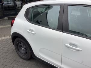Używane Drzwi prawe tylne wersja 4-drzwiowa Citroen C3 (SX/SW) 1.2 Vti 12V PureTech Cena € 400,00 Procedura marży oferowane przez Gebr Opdam B.V.