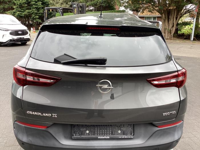 Achterklep van een Opel Grandland (X) 1.2 Turbo 12V 2020