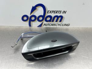 Gebruikte Handgreep Achterklep Nissan Micra (K12) 1.2 16V Prijs € 50,00 Margeregeling aangeboden door Gebr Opdam B.V.