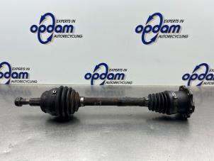 Gebruikte Aandrijfas links-voor Volkswagen Golf IV (1J1) 2.3 V5 GTI Prijs € 50,00 Margeregeling aangeboden door Gebr Opdam B.V.