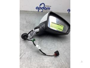 Używane Lusterko zewnetrzne prawe Volkswagen Tiguan (AD1) 1.4 TSI 16V Cena € 150,00 Procedura marży oferowane przez Gebr Opdam B.V.