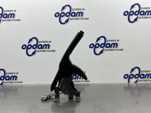 Gebruikte Handremhendel Kia Picanto (BA) 1.0 12V Prijs € 35,00 Margeregeling aangeboden door Gebr Opdam B.V.