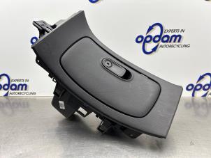 Begagnade Handskfack Smart Fortwo Coupé (453.3) 1.0 12V Pris € 50,00 Marginaltabell erbjuds av Gebr Opdam B.V.