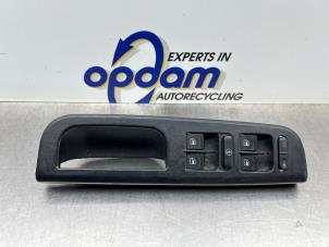Gebruikte Elektrisch Raam Schakelaar Volkswagen Golf IV (1J1) 2.0 Prijs € 40,00 Margeregeling aangeboden door Gebr Opdam B.V.