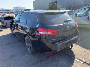 Używane Drzwi lewe przednie wersja 4-drzwiowa Peugeot 308 SW (L4/L9/LC/LJ/LR) 1.6 BlueHDi 120 Cena € 300,00 Procedura marży oferowane przez Gebr Opdam B.V.