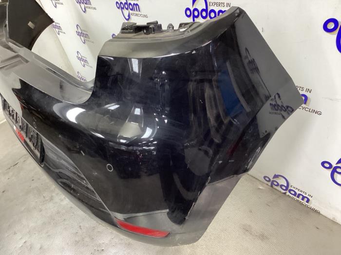 Bakre stötfångare från en Renault Clio IV (5R) 0.9 Energy TCE 90 12V 2013