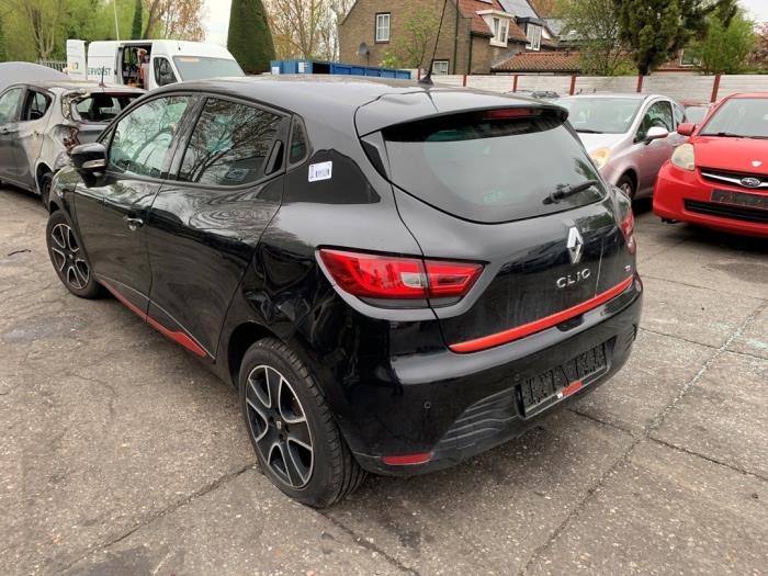 Bakre stötfångare från en Renault Clio IV (5R) 0.9 Energy TCE 90 12V 2013