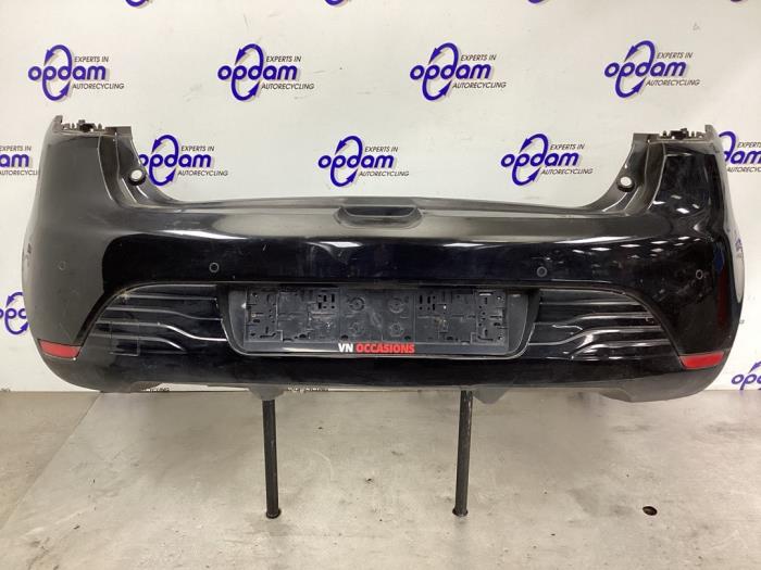 Bakre stötfångare från en Renault Clio IV (5R) 0.9 Energy TCE 90 12V 2013