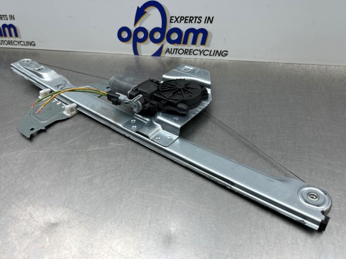 Fönstermekanism, 2-dörrars, höger fram från en Peugeot Partner (GC/GF/GG/GJ/GK) 1.6 HDI 90 16V 2010