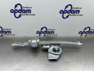 Begagnade Fönstermekanism, 2-dörrars, höger fram Peugeot Partner (GC/GF/GG/GJ/GK) 1.6 HDI 90 16V Pris € 75,00 Marginaltabell erbjuds av Gebr Opdam B.V.