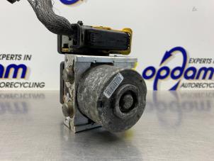 Gebruikte ABS Pomp Peugeot 206 (2A/C/H/J/S) 1.4 XR,XS,XT,Gentry Prijs € 125,00 Margeregeling aangeboden door Gebr Opdam B.V.