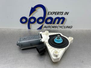 Gebruikte Raammotor Portier Mercedes B (W245) 1.7 B-180 16V Prijs € 50,00 Margeregeling aangeboden door Gebr Opdam B.V.