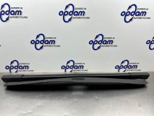 Begagnade Skydd, bagageutrymme Mercedes B (W245) 1.7 B-180 16V Pris € 100,00 Marginaltabell erbjuds av Gebr Opdam B.V.