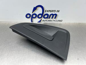 Używane Uchwyt drzwi prawych tylnych wersja 4-drzwiowa Chevrolet Spark (M300) 1.0 16V Bifuel Cena € 40,00 Procedura marży oferowane przez Gebr Opdam B.V.