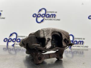 Gebruikte Remklauw (Tang) links-achter Renault Vel Satis (BJ) 3.5 V6 24V Autom. Prijs € 50,00 Margeregeling aangeboden door Gebr Opdam B.V.