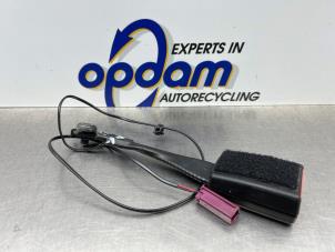 Gebruikte Veiligheidsgordel Insteek rechts-voor Ford Fiesta 6 (JA8) 1.0 SCI 12V 80 Prijs € 25,00 Margeregeling aangeboden door Gebr Opdam B.V.