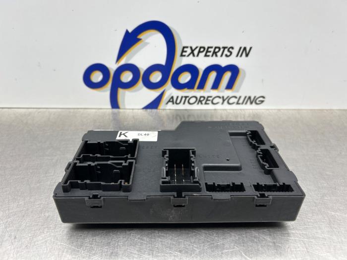 Dator , karosskontroll (BCM) från en Mazda 2 (DE) 1.3 16V S-VT 2010