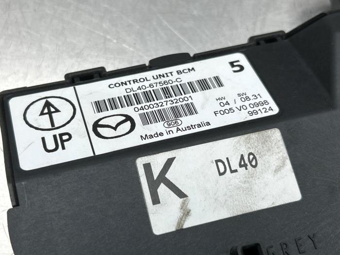 Dator , karosskontroll (BCM) från en Mazda 2 (DE) 1.3 16V S-VT 2010