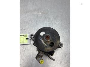 Gebruikte Pomp Servo Hyundai Tucson (JM) 2.0 16V CVVT 4x2 Prijs € 75,00 Margeregeling aangeboden door Gebr Opdam B.V.