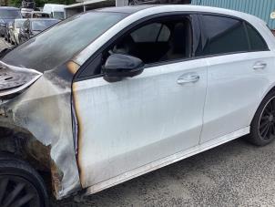 Begagnade Dörr, 4-dörrars, vänster fram Mercedes A (177.0) 1.3 A-200 Turbo 16V Pris € 400,00 Marginaltabell erbjuds av Gebr Opdam B.V.