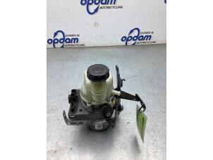 Używane Pompa wspomagania kierownicy Renault Express 1.5 dCi 75 Cena € 423,50 Z VAT oferowane przez Gebr Opdam B.V.