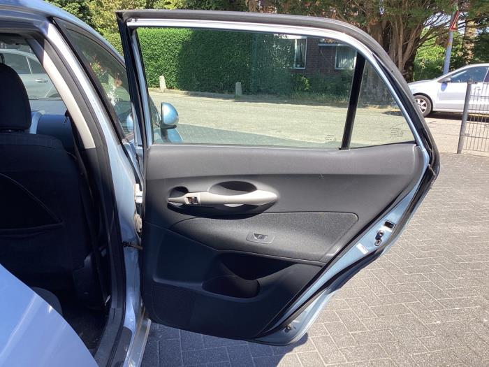 Portier 4Deurs rechts-achter van een Toyota Auris (E15) 1.6 Dual VVT-i 16V 2008