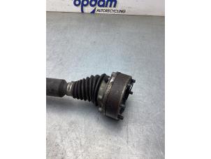 Begagnade Drivaxel, höger fram Skoda Octavia Combi (1Z5) 1.2 TSI Pris € 50,00 Marginaltabell erbjuds av Gebr Opdam B.V.