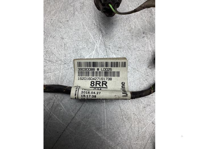 Parkeringssensor från en Opel Astra K 1.0 Turbo 12V 2016