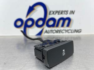 Begagnade ASR-brytare Chevrolet Aveo (300) 1.2 16V Pris € 25,00 Marginaltabell erbjuds av Gebr Opdam B.V.