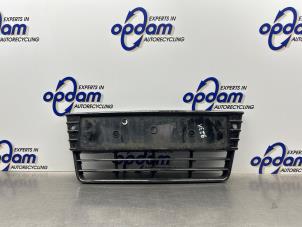 Używane Kratka zderzaka Ford Focus 3 Wagon 1.6 TDCi ECOnetic Cena € 50,00 Procedura marży oferowane przez Gebr Opdam B.V.